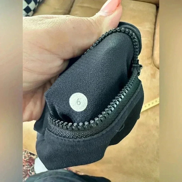 Lululemon Black Print Leggings Scrunched With Zippers Size 6 - Picture 9 of 12